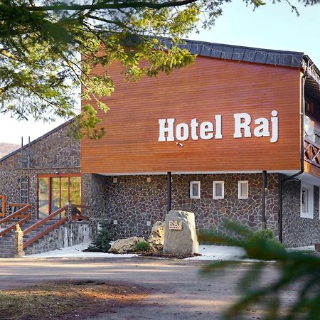 דדינקי Hotel Raj מראה חיצוני תמונה